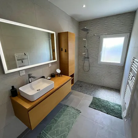 Maison Neuve Proche Avec Parking Gratuit