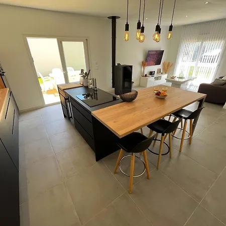 Maison Neuve Proche Avec Parking Gratuit Holiday home