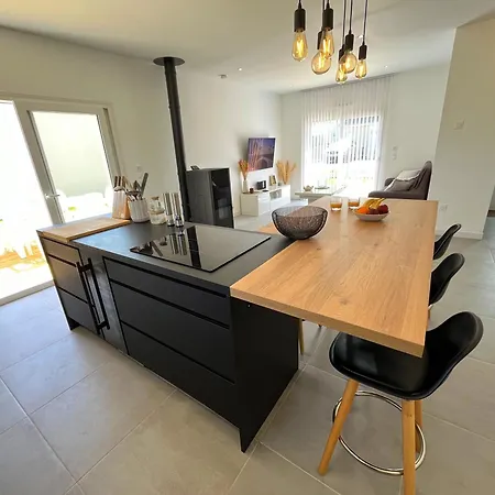 Maison Neuve Proche Avec Parking Gratuit Nyaraló *