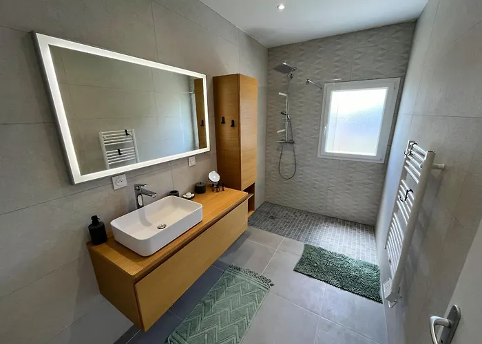 Maison Neuve Proche Avec Parking Gratuit